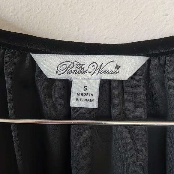 Pioneer Woman Velvet Peasant Top - Picture 7 of 15